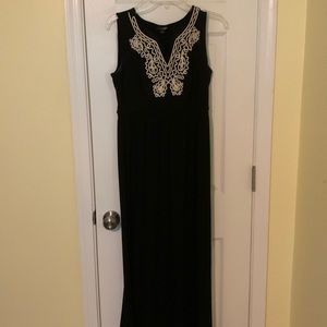 Black sleeveless dress